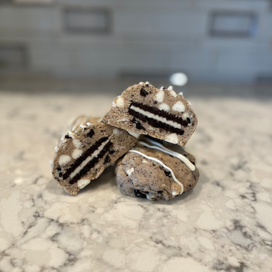 Cookies 'n Cream Stuffed Cookie