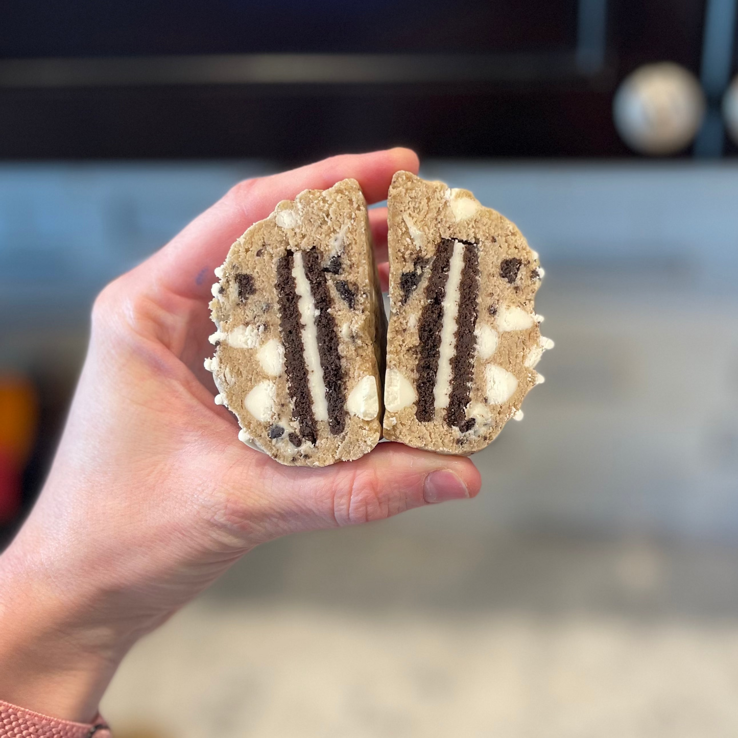 Cookies 'n Cream Stuffed Cookie